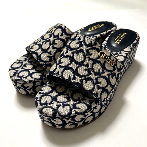 NWOB GUESS Monogram Denim Logo Platform Slides Sandals Size 10M Blue Beige - Picture 1 of 8